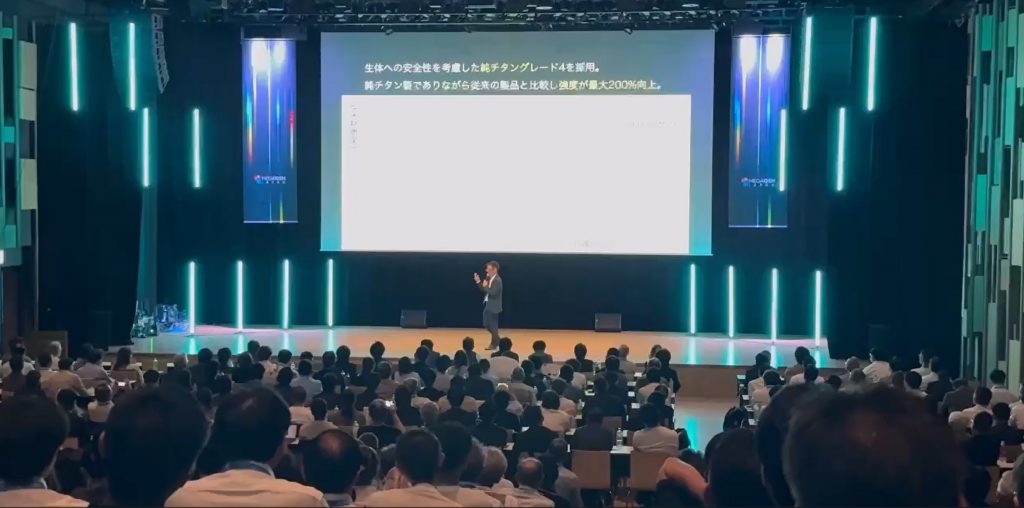 400名を超える歯科医師の先生方を前に、当院院長中山が講演を行いました