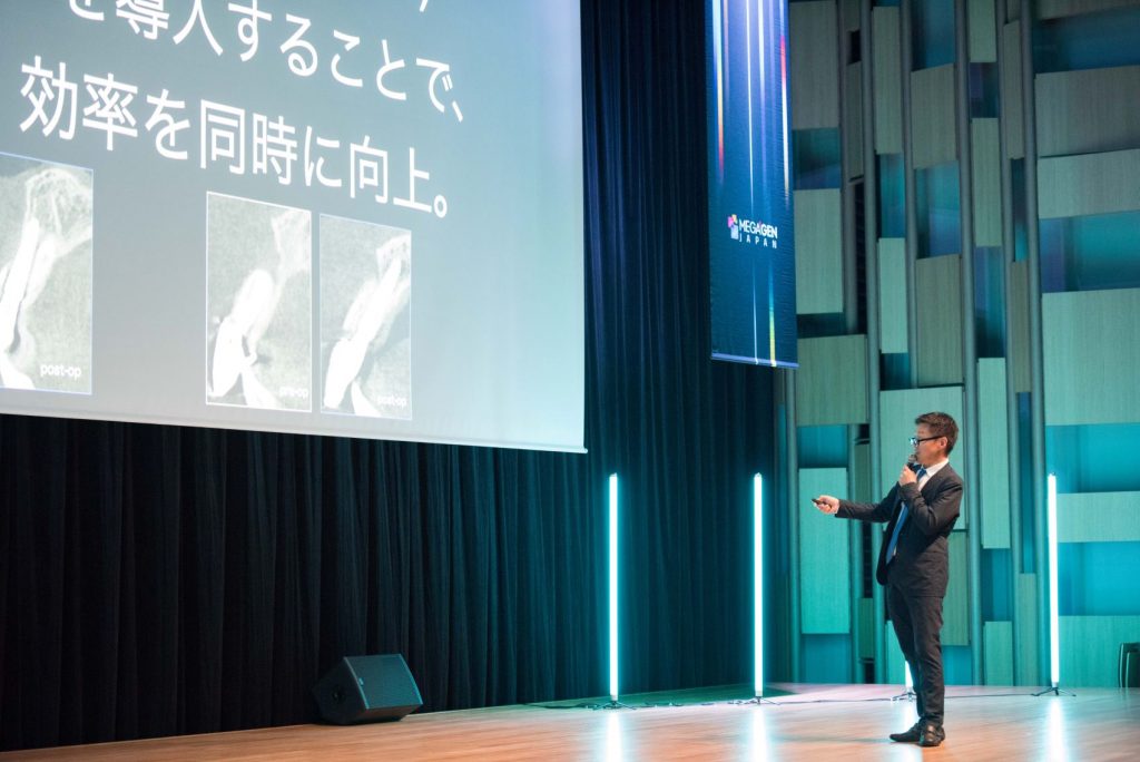 400名を超える歯科医師の先生方を前に、当院院長中山が講演を行いました