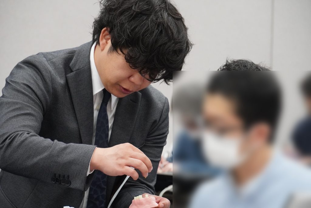 「患者さまの体にやさしいインプラント治療」の普及に向け、全国各地の歯科医師向けセミナーに登壇しています 「患者さまの体にやさしいインプラント治療」の普及に向け、全国各地の歯科医師向けセミナーに登壇しています